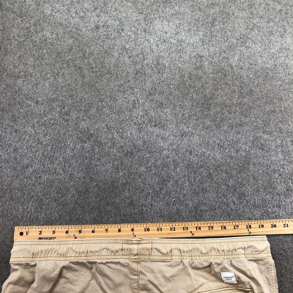 American Eagle Outfitters Shorts Mens XL Beige Chino Elastic Waist 7 Inseam